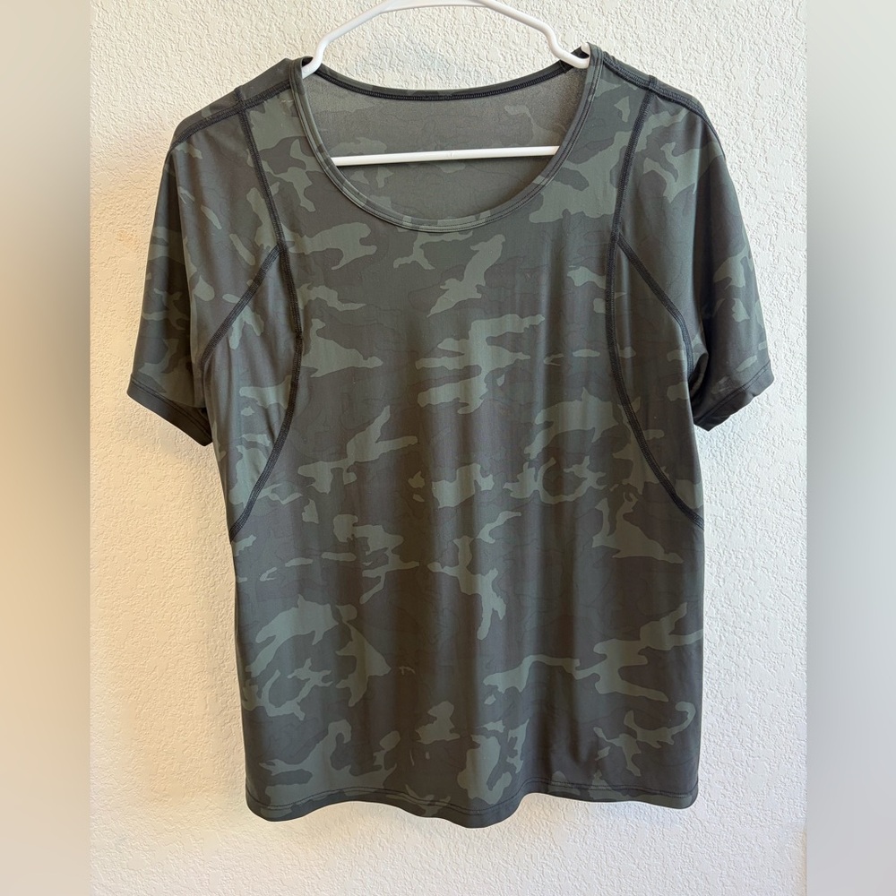 Lululemon Camouflage Short Sleeve Athletic T-Shirt
